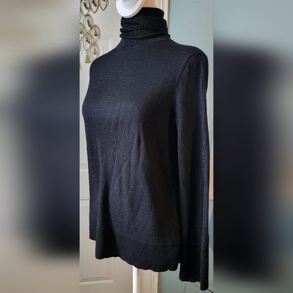 COS 100% Wool Classic Fit Turtleneck Sweater Women's M Black Soft Neutral Lux - Picture 2 of 11